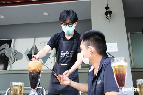 Mệ đừng lo, khó mấy cháu cũng không bỏ học... - Ảnh 2. Mệ đừng lo, khó mấy cháu cũng không bỏ học... - Ảnh 2.