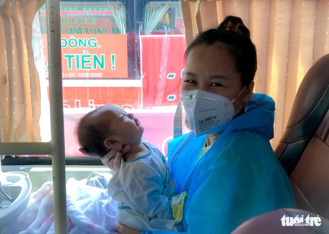 200 thai phụ, trẻ em được đưa về quê Ninh Thuận - Ảnh 4. 200 thai phụ, trẻ em được đưa về quê Ninh Thuận - Ảnh 4.