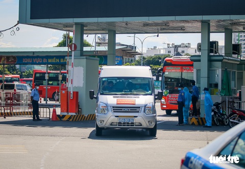 200 thai phụ, trẻ em được đưa về quê Ninh Thuận - Ảnh 7. 200 thai phụ, trẻ em được đưa về quê Ninh Thuận - Ảnh 7.