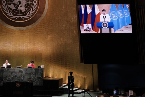 Tổng thống Duterte: Nạn thu gom vắc xin hành hạ các nước nghèo - Ảnh 1. Tổng thống Duterte: Nạn thu gom vắc xin hành hạ các nước nghèo - Ảnh 1.