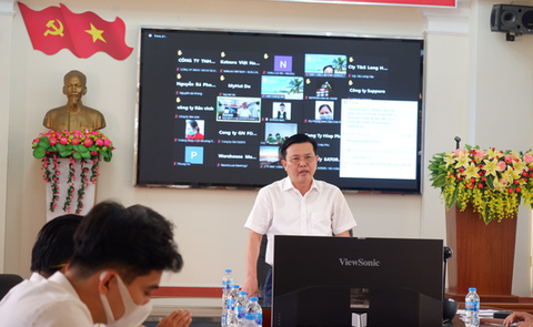 Long An gỡ vướng cho doanh nghiệp trong việc đưa đón công nhân nội huyện - Ảnh 1. Long An gỡ vướng cho doanh nghiệp trong việc đưa đón công nhân nội huyện - Ảnh 1.