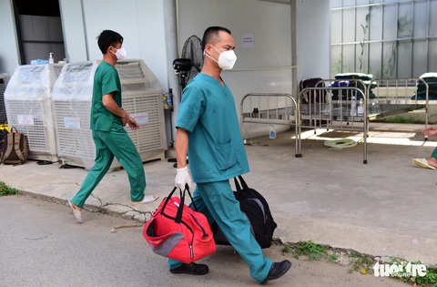 Vào căn phòng kỷ vật của bệnh nhân đã mất vì COVID-19 ở bệnh viện dã chiến - Ảnh 12. Vào căn phòng kỷ vật của bệnh nhân đã mất vì COVID-19 ở bệnh viện dã chiến - Ảnh 12.