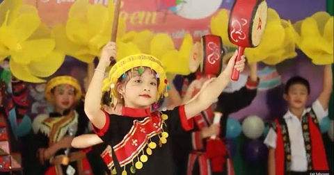 Nhà hát, đoàn nghệ thuật kiếm nhiều tiền trên mạng xã hội? - Ảnh 1. Nhà hát, đoàn nghệ thuật kiếm nhiều tiền trên mạng xã hội? - Ảnh 1.