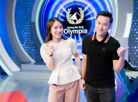 Khánh Vy dẫn Đường lên đỉnh Olympia năm thứ 22, Quyền Linh góp 10 tấn gạo làm từ thiện - Ảnh 4. Khánh Vy dẫn Đường lên đỉnh Olympia năm thứ 22, Quyền Linh góp 10 tấn gạo làm từ thiện - Ảnh 4.