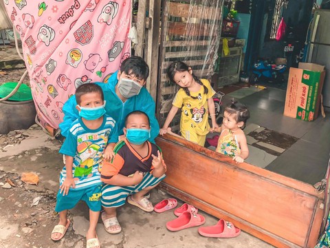 Khánh Vy dẫn Đường lên đỉnh Olympia năm thứ 22, Quyền Linh góp 10 tấn gạo làm từ thiện - Ảnh 2. Khánh Vy dẫn Đường lên đỉnh Olympia năm thứ 22, Quyền Linh góp 10 tấn gạo làm từ thiện - Ảnh 2.