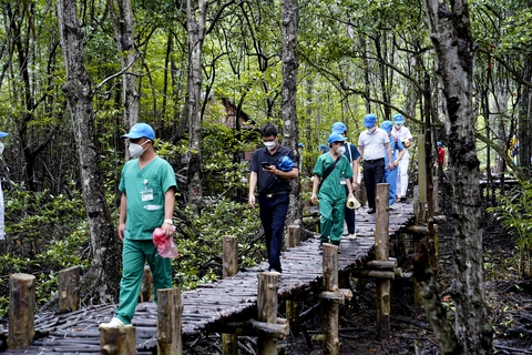 Saigontourist Group tiếp tục tài trợ 8 tour tri ân y bác sĩ tuyến đầu - Ảnh 4. Saigontourist Group tiếp tục tài trợ 8 tour tri ân y bác sĩ tuyến đầu - Ảnh 4.