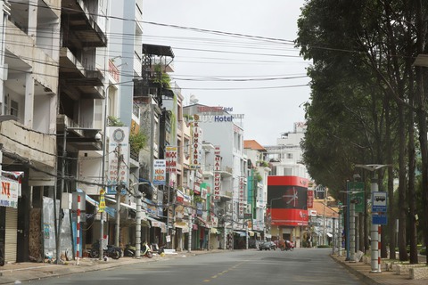 Dân Cần Thơ đi mua đồ ăn, sửa xe, cà phê... khi nới giãn cách, ai cũng tự 5K, khỏi nhắc - Ảnh 8. Dân Cần Thơ đi mua đồ ăn, sửa xe, cà phê... khi nới giãn cách, ai cũng tự 5K, khỏi nhắc - Ảnh 8.