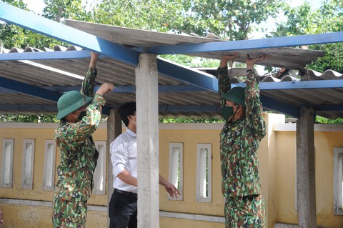 Lốc xoáy ở Quảng Nam làm nhà tốc mái, miền núi xói lở đập tràn - Ảnh 6. Lốc xoáy ở Quảng Nam làm nhà tốc mái, miền núi xói lở đập tràn - Ảnh 6.