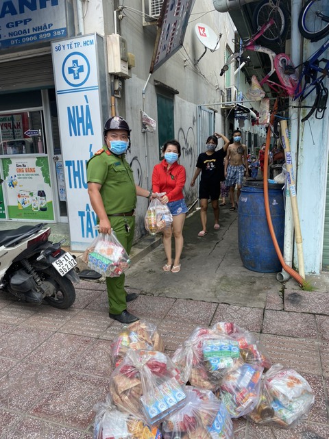 Chồng viết thư cảm ơn cảnh sát khu vực đưa vợ mang thai vượt cạn kịp thời - Ảnh 2. Chồng viết thư cảm ơn cảnh sát khu vực đưa vợ mang thai vượt cạn kịp thời - Ảnh 2.