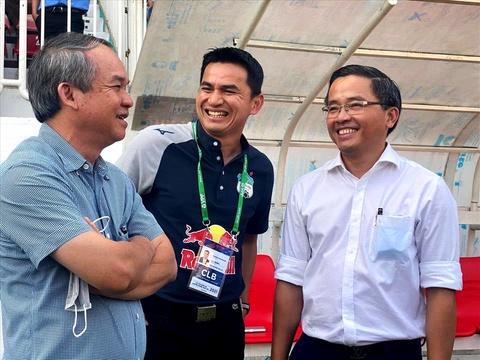 HLV Kiatisak: ‘Không sao đâu, tôi vẫn ở đây rất lâu’ - Ảnh 1. HLV Kiatisak: ‘Không sao đâu, tôi vẫn ở đây rất lâu’ - Ảnh 1.
