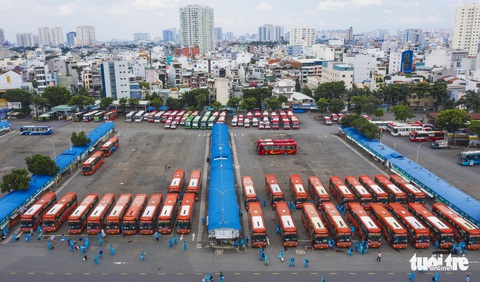Sau gần 27.000 lượt vận chuyển miễn phí, Phương Trang tiếp tục đưa đón y bác sĩ làm nhiệm vụ - Ảnh 1. Sau gần 27.000 lượt vận chuyển miễn phí, Phương Trang tiếp tục đưa đón y bác sĩ làm nhiệm vụ - Ảnh 1.
