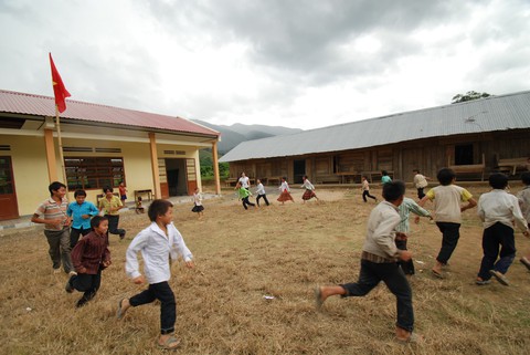 Chơi đào hầm trú ẩn, 3 em nhỏ ở Lâm Đồng bị cát vùi chết - Ảnh 1. Chơi đào hầm trú ẩn, 3 em nhỏ ở Lâm Đồng bị cát vùi chết - Ảnh 1.