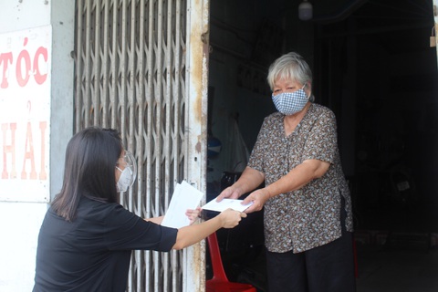 10.000 lao động mất việc, người có hoàn cảnh khó khăn được hỗ trợ - Ảnh 3. 10.000 lao động mất việc, người có hoàn cảnh khó khăn được hỗ trợ - Ảnh 3.
