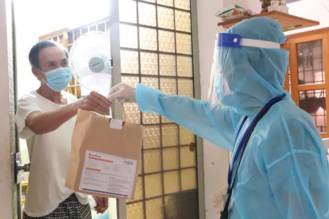 TP.HCM đề nghị Bộ Y tế cấp mã số cho người test nhanh dương tính - Ảnh 1. TP.HCM đề nghị Bộ Y tế cấp mã số cho người test nhanh dương tính - Ảnh 1.