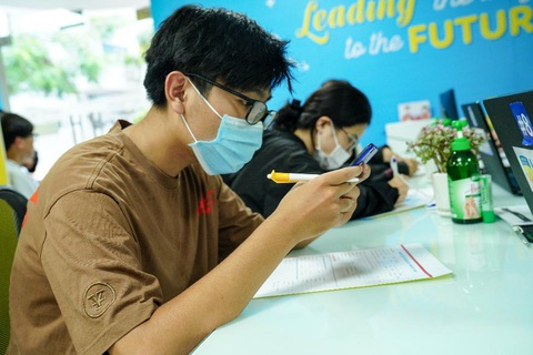 ‘Vé cuối’ vào đại học - phương thức xét tuyển học bạ đến 30-9 ‘hút’ thí sinh - Ảnh 1. ‘Vé cuối’ vào đại học - phương thức xét tuyển học bạ đến 30-9 ‘hút’ thí sinh - Ảnh 1.