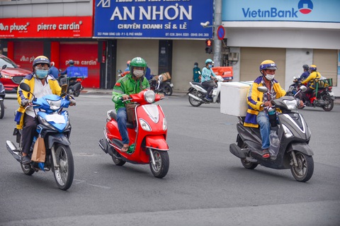 Doanh nghiệp tự xét nghiệm cho shipper: Phí vận chuyển có tăng? - Ảnh 1. Doanh nghiệp tự xét nghiệm cho shipper: Phí vận chuyển có tăng? - Ảnh 1.