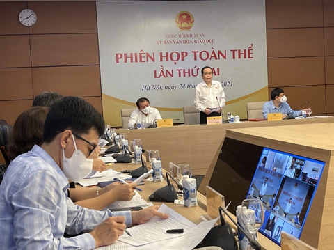 Bộ trưởng Nguyễn Văn Hùng: Phim là tác phẩm trọn vẹn, không nên ‘cắt khúc’ ra để đánh giá - Ảnh 1. Bộ trưởng Nguyễn Văn Hùng: Phim là tác phẩm trọn vẹn, không nên ‘cắt khúc’ ra để đánh giá - Ảnh 1.