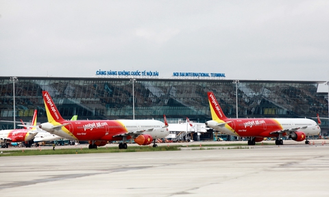 Giá sàn vé máy bay: 3 hãng ủng hộ, 2 hãng phản đối - Ảnh 1. Giá sàn vé máy bay: 3 hãng ủng hộ, 2 hãng phản đối - Ảnh 1.