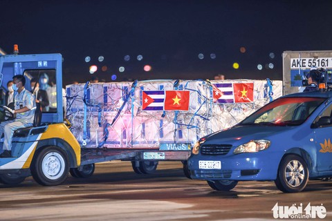 Chuyên cơ Chủ tịch nước Nguyễn Xuân Phúc về đến Hà Nội cùng hơn một triệu liều vắc xin Abdala - Ảnh 3. Chuyên cơ Chủ tịch nước Nguyễn Xuân Phúc về đến Hà Nội cùng hơn một triệu liều vắc xin Abdala - Ảnh 3.