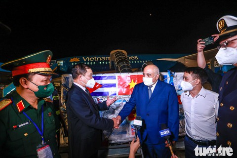 Chuyên cơ Chủ tịch nước Nguyễn Xuân Phúc về đến Hà Nội cùng hơn một triệu liều vắc xin Abdala - Ảnh 7. Chuyên cơ Chủ tịch nước Nguyễn Xuân Phúc về đến Hà Nội cùng hơn một triệu liều vắc xin Abdala - Ảnh 7.
