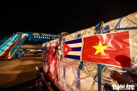 Chuyên cơ Chủ tịch nước Nguyễn Xuân Phúc về đến Hà Nội cùng hơn một triệu liều vắc xin Abdala - Ảnh 8. Chuyên cơ Chủ tịch nước Nguyễn Xuân Phúc về đến Hà Nội cùng hơn một triệu liều vắc xin Abdala - Ảnh 8.