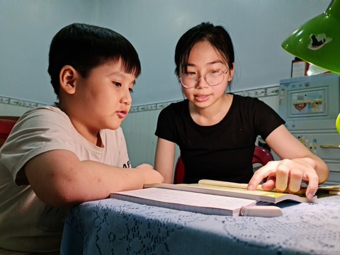 Bệnh ung thư không làm nản lòng bước chân vào đại học - Ảnh 4. Bệnh ung thư không làm nản lòng bước chân vào đại học - Ảnh 4.