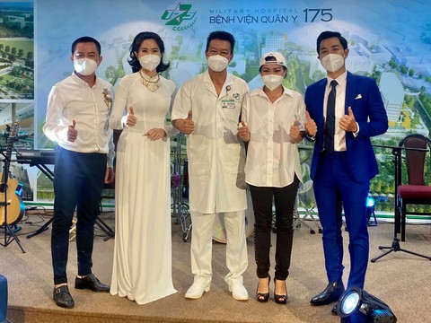 Xúc động Quốc Đại, Quỳnh Hoa hát bài Về quê tặng Trần Mạnh Tuấn - Ảnh 3. Xúc động Quốc Đại, Quỳnh Hoa hát bài Về quê tặng Trần Mạnh Tuấn - Ảnh 3.