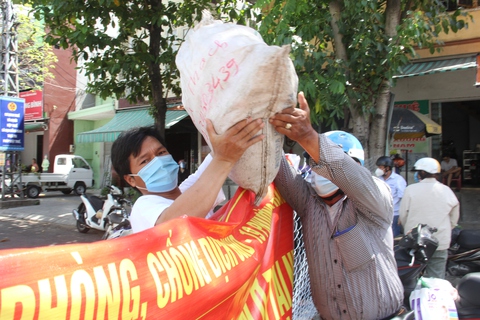 Tháo bớt rào chắn không cần thiết trên các tuyến đường Đà Nẵng - Ảnh 1. Tháo bớt rào chắn không cần thiết trên các tuyến đường Đà Nẵng - Ảnh 1.