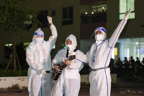 Văn nghệ 5 không ở bệnh viện dã chiến - Ảnh 4. Văn nghệ 5 không ở bệnh viện dã chiến - Ảnh 4.