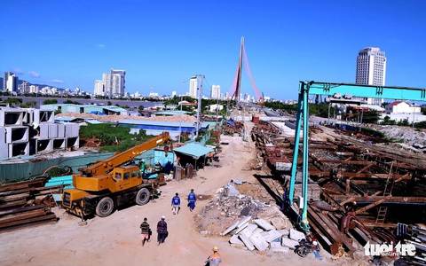 Người dân vùng xanh Đà Nẵng được ra ngoài tập thể dục, dạo biển - Ảnh 6. Người dân vùng xanh Đà Nẵng được ra ngoài tập thể dục, dạo biển - Ảnh 6.