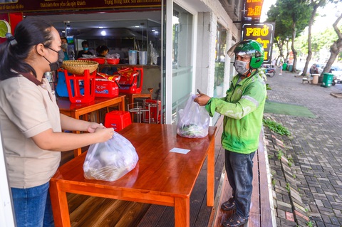 TP.HCM kiến nghị Thủ tướng cho phép áp dụng quy định riêng để mở cửa kinh tế - Ảnh 1. TP.HCM kiến nghị Thủ tướng cho phép áp dụng quy định riêng để mở cửa kinh tế - Ảnh 1.