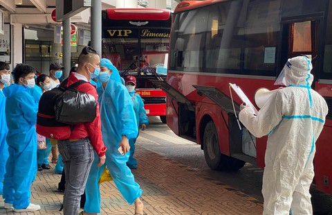 Chuyến bay ‘đặc biệt’ đón hơn 900 công dân Bắc Giang về quê, có 45 bé dưới 2 tuổi - Ảnh 3. Chuyến bay ‘đặc biệt’ đón hơn 900 công dân Bắc Giang về quê, có 45 bé dưới 2 tuổi - Ảnh 3.