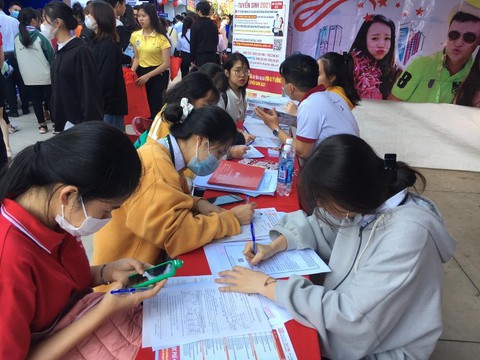 Đại học Duy Tân thông báo xét tuyển nguyện vọng bổ sung vào đại học năm 2021 - Ảnh 1. Đại học Duy Tân thông báo xét tuyển nguyện vọng bổ sung vào đại học năm 2021 - Ảnh 1.