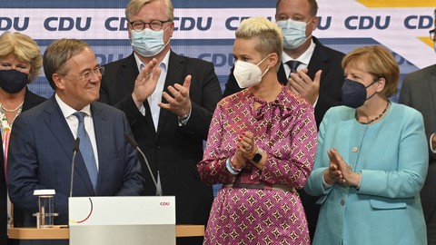 Bầu cử Đức: Đảng bà Merkel thua sít sao nhưng vẫn còn cơ hội nắm quyền - Ảnh 2. Bầu cử Đức: Đảng bà Merkel thua sít sao nhưng vẫn còn cơ hội nắm quyền - Ảnh 2.