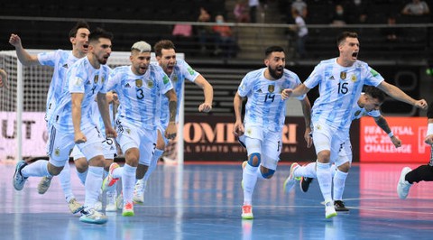 Cùng chật vật vượt qua tứ kết, Brazil chạm trán Argentina tại bán kết World Cup futsal - Ảnh 4. Cùng chật vật vượt qua tứ kết, Brazil chạm trán Argentina tại bán kết World Cup futsal - Ảnh 4.