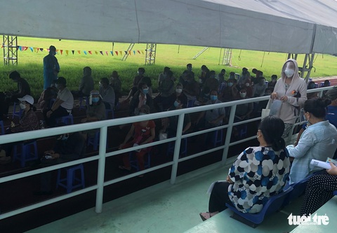 Gò Vấp phát hiện nhóm người có phiếu mời tiêm vắc xin của phường nhưng không đúng đối tượng - Ảnh 1. Gò Vấp phát hiện nhóm người có phiếu mời tiêm vắc xin của phường nhưng không đúng đối tượng - Ảnh 1.