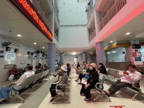 Bệnh viện ‘xanh - sạch COVID-19’ đầu tiên của TP.HCM khám chữa bệnh cho người dân - Ảnh 1. Bệnh viện ‘xanh - sạch COVID-19’ đầu tiên của TP.HCM khám chữa bệnh cho người dân - Ảnh 1.