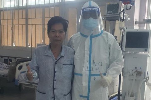 Cứu bệnh nhân COVID-19 hai lần ngưng tim: Lo âu theo từng nhịp đập trái tim bệnh nhân - Ảnh 1. Cứu bệnh nhân COVID-19 hai lần ngưng tim: Lo âu theo từng nhịp đập trái tim bệnh nhân - Ảnh 1.