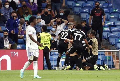 Địa chấn tại Bernabeu: ‘Đội bóng tí hon’ Sheriff quật ngã Real Madrid - Ảnh 1. Địa chấn tại Bernabeu: ‘Đội bóng tí hon’ Sheriff quật ngã Real Madrid - Ảnh 1.