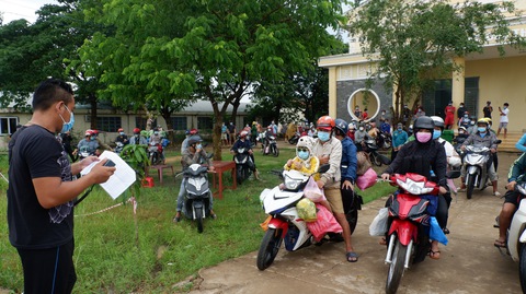 Người mắc kẹt tại Long An tiếp tục tăng, có cả nhiều thai phụ đến kỳ sinh, các tỉnh vẫn chưa đón - Ảnh 1. Người mắc kẹt tại Long An tiếp tục tăng, có cả nhiều thai phụ đến kỳ sinh, các tỉnh vẫn chưa đón - Ảnh 1.