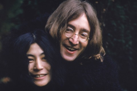 Ghi âm cuộc trò chuyện của vợ chồng John Lennon được bán với giá hơn 58.000 USD - Ảnh 1. Ghi âm cuộc trò chuyện của vợ chồng John Lennon được bán với giá hơn 58.000 USD - Ảnh 1.