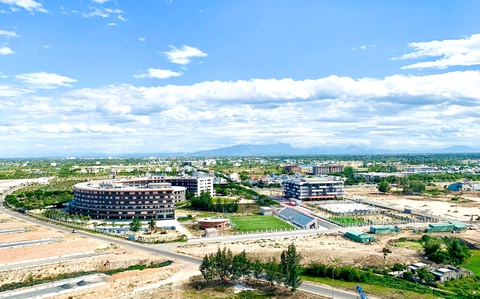 Tặng 5.000 phần quà học tập cho học sinh trường nội trú FPT - Ảnh 1. Tặng 5.000 phần quà học tập cho học sinh trường nội trú FPT - Ảnh 1.