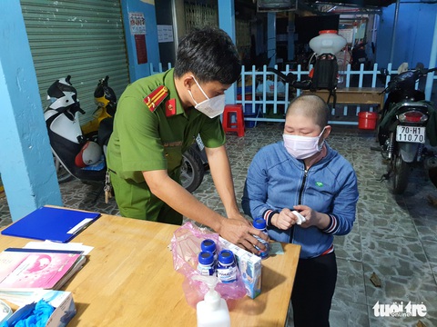 13 người liều mình định chạy xe máy 1.500km về quê nhưng bị ngăn lại - Ảnh 2. 13 người liều mình định chạy xe máy 1.500km về quê nhưng bị ngăn lại - Ảnh 2.