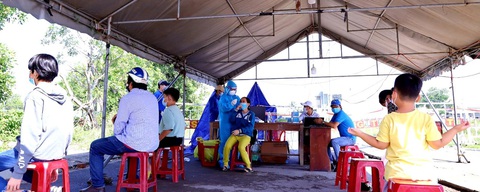 Phụ huynh lỉnh kỉnh đồ đạc, đưa con trở về Đà Nẵng - Ảnh 5. Phụ huynh lỉnh kỉnh đồ đạc, đưa con trở về Đà Nẵng - Ảnh 5.