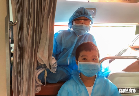 Thêm nhiều chuyến xe nghĩa tình đưa người dân về quê những ngày cuối tháng 9 - Ảnh 7. Thêm nhiều chuyến xe nghĩa tình đưa người dân về quê những ngày cuối tháng 9 - Ảnh 7.