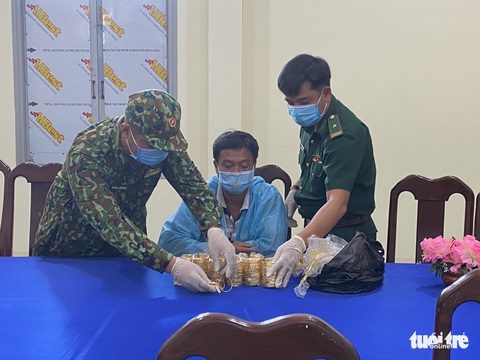 Điều tra vụ vận chuyển 2,2kg kim loại nghi là vàng trị giá hơn 2,7 tỉ qua Campuchia - Ảnh 1. Điều tra vụ vận chuyển 2,2kg kim loại nghi là vàng trị giá hơn 2,7 tỉ qua Campuchia - Ảnh 1.