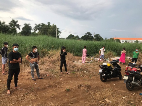 8 thanh niên ăn nhậu ngày lễ, mỗi người nộp phạt 15 triệu đồng - Ảnh 2. 8 thanh niên ăn nhậu ngày lễ, mỗi người nộp phạt 15 triệu đồng - Ảnh 2.