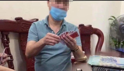 Xác minh thông tin tố lãnh đạo phường ở Hà Nội tụ tập đánh bạc giữa mùa dịch - Ảnh 1. Xác minh thông tin tố lãnh đạo phường ở Hà Nội tụ tập đánh bạc giữa mùa dịch - Ảnh 1.