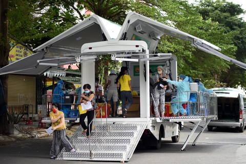 Tiêm nhanh vắc xin nhưng phải an toàn - Ảnh 1. Tiêm nhanh vắc xin nhưng phải an toàn - Ảnh 1.