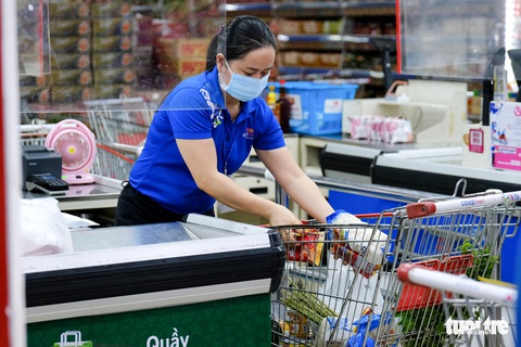 Dân Đà Nẵng đi lại, làm việc ra sao khi chia vùng đỏ, vàng, xanh? - Ảnh 1. Dân Đà Nẵng đi lại, làm việc ra sao khi chia vùng đỏ, vàng, xanh? - Ảnh 1.